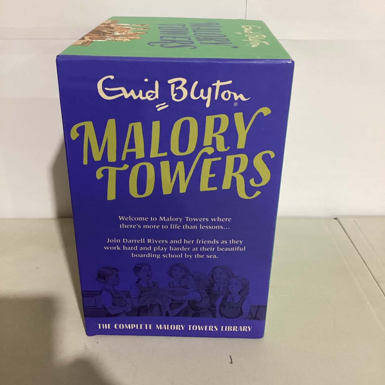 Malory Towers Collection Paperback 12-Book Boxset by Enid Blyton